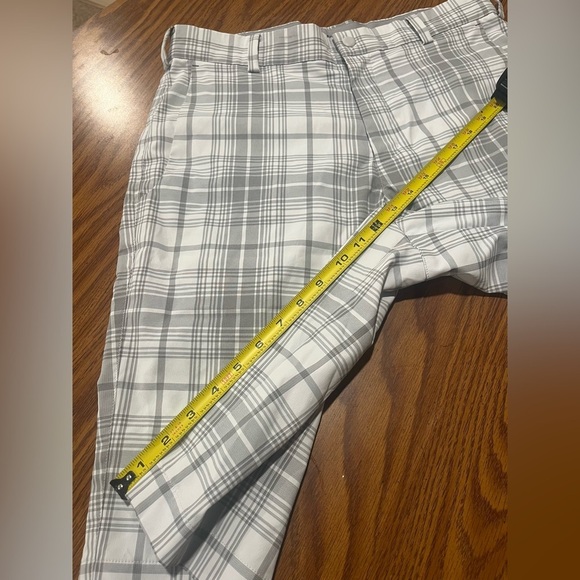 Nike Golf Dri-Fit Plaid Shorts - Size Medium - Picture 5 of 9